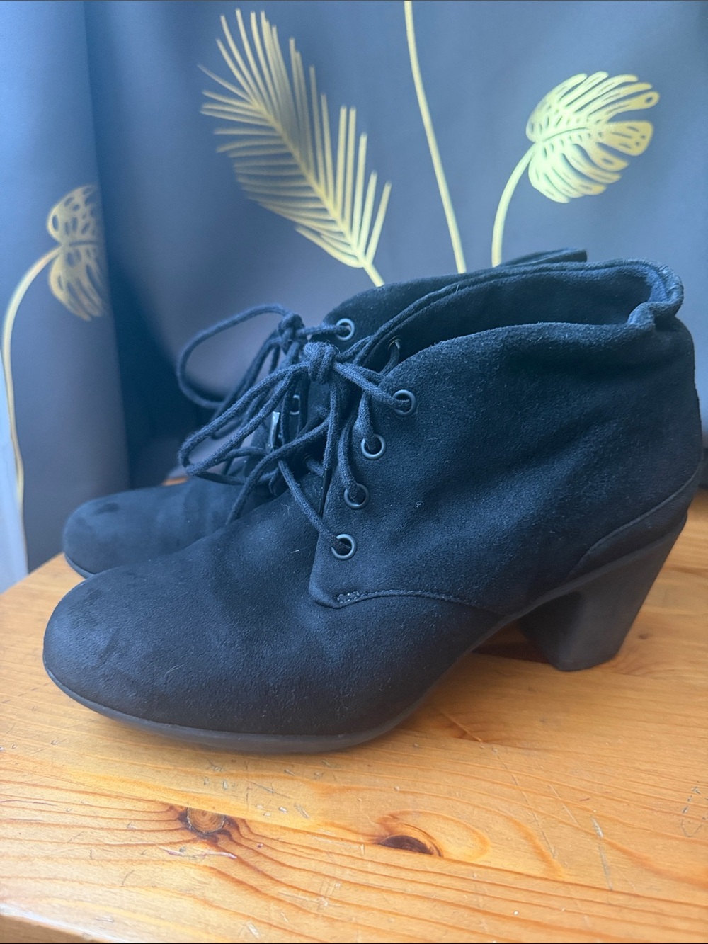 Clark’s Women’s Black Lace-Up Suede Ankle Boots Women’s 6